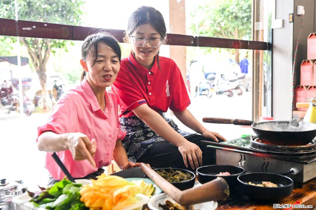 全网追的“扁担女孩”，找了一份暑假工，时薪12元 - 临汾生活资讯 - 临汾28生活网 linfen.28life.com