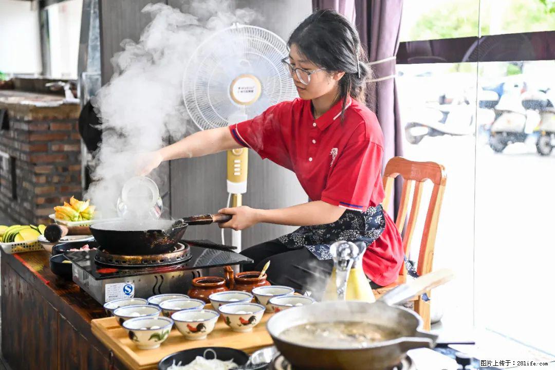 全网追的“扁担女孩”，找了一份暑假工，时薪12元 - 临汾生活资讯 - 临汾28生活网 linfen.28life.com